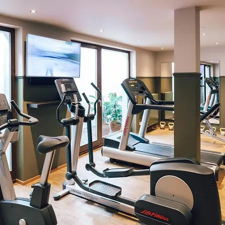 מלון דירות Townhouse 4*
