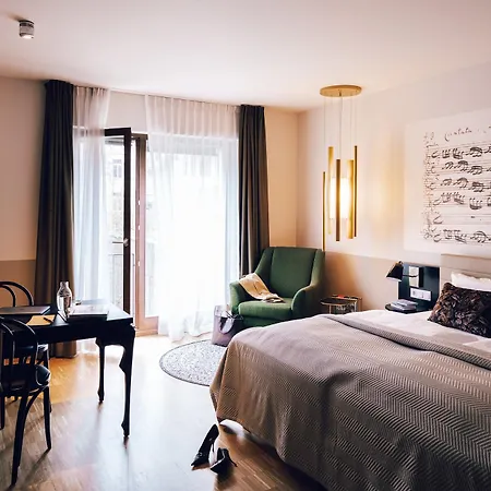 מלון דירות Townhouse 4*